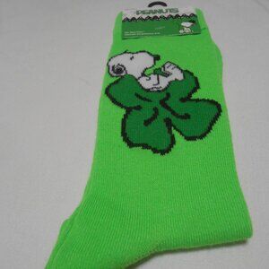 NEW PEANUTS SNOOPY PINCH PROOF CREW SOCKS UNISEX SZ 6-12 GREEN ST. PATRICKS ☘